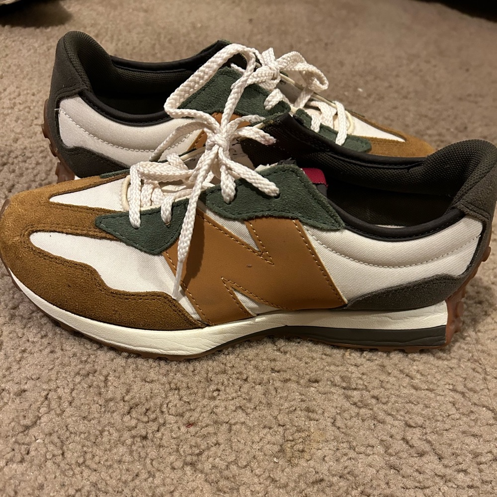 New Balance 327, Grade School size 5.5, equivalent to a women’s 7/7.5